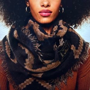 Aritzia diamond mosaic scarf